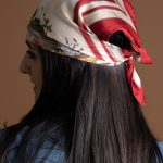 Bandana Florian in twill di seta come copricapo